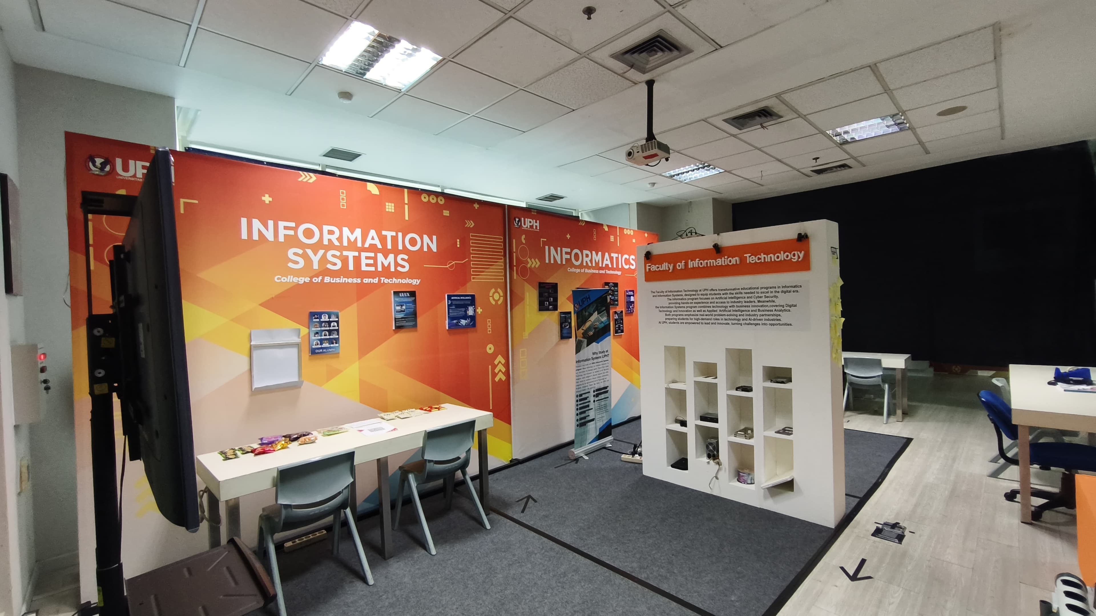 FIT Showcase Room (F205)